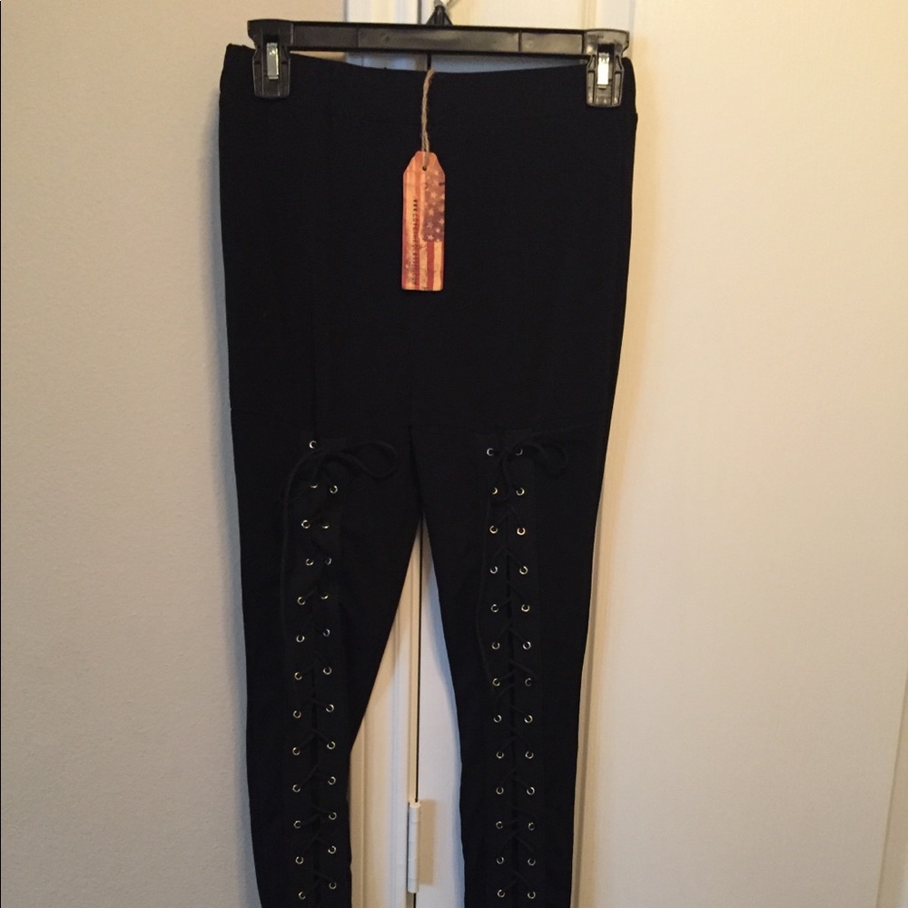 The Classic Crisscross String Up Leggings, Black